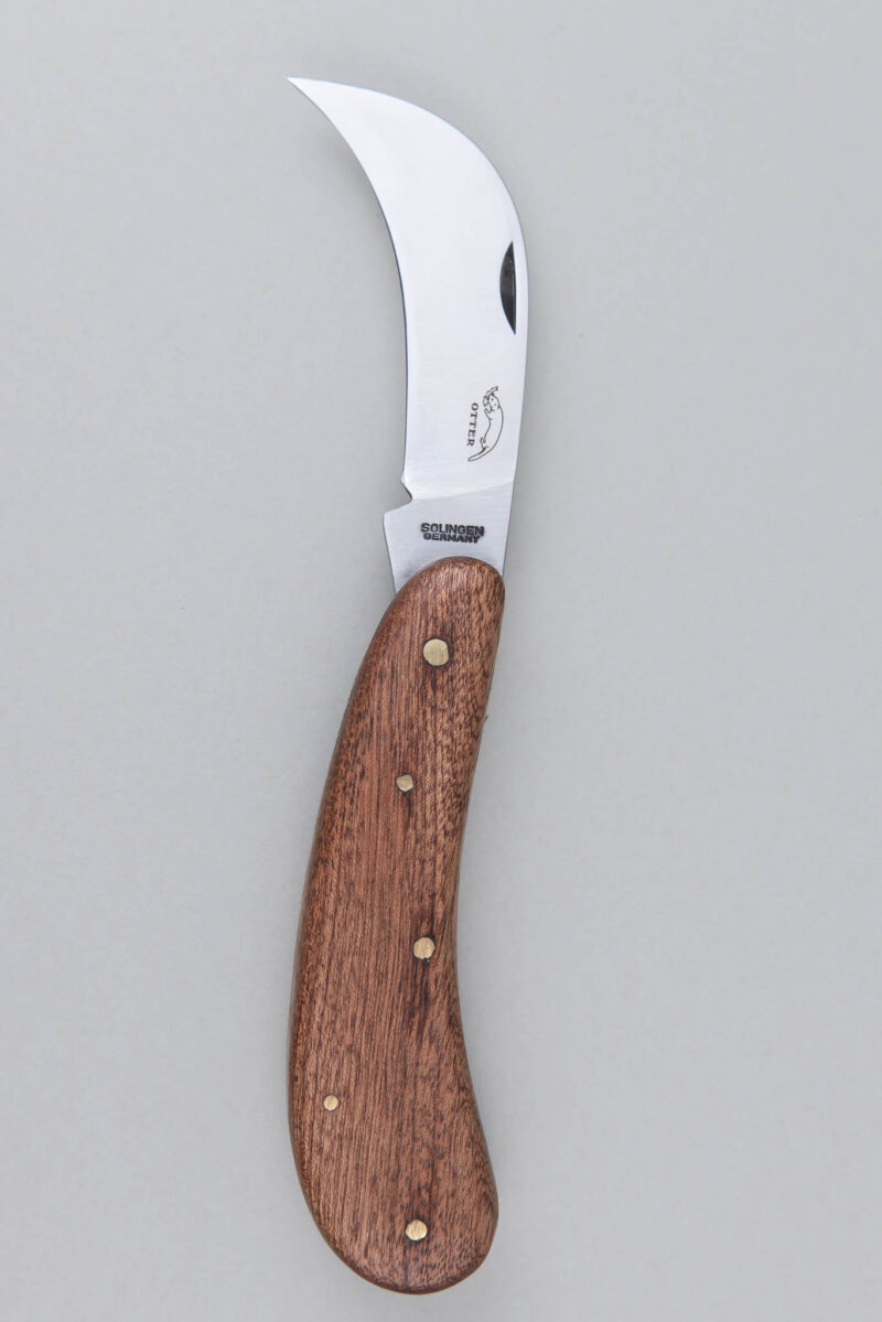 velký zahradní nůž Otter s ocelovou čepelí a rukojetí ze dřeva Sapeli